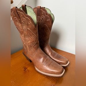 Barely worn Ariat boots.
